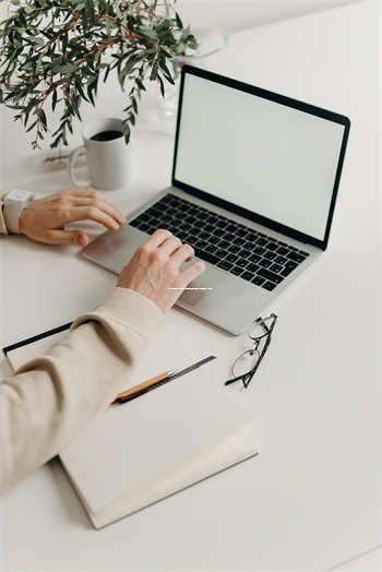 HPV病毒检查是什么？简单来说，这项检查就像定期体检一样，是用来查出HPV病毒的。 第1张